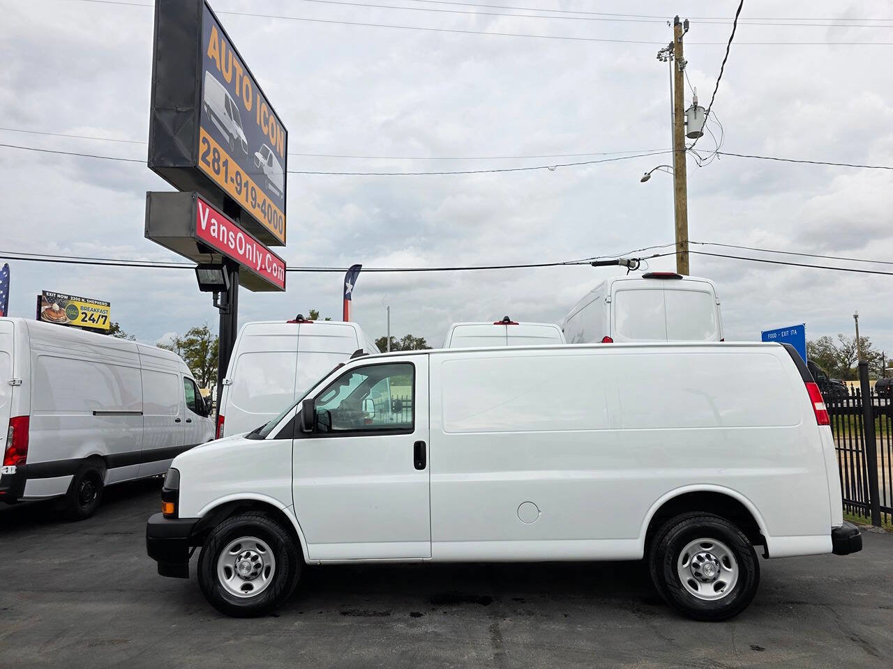 Used 2020 Chevrolet Express 2500 w/ Safety Package image 4