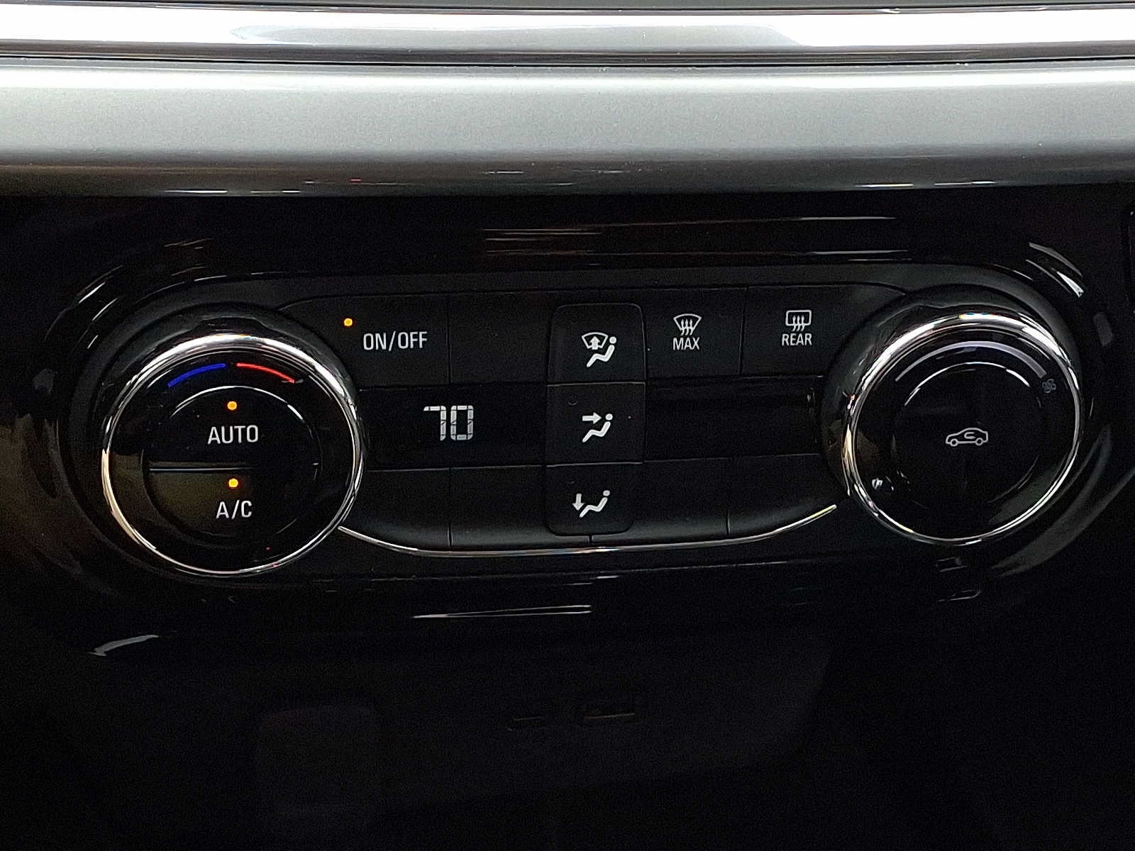 Used 2024 Chevrolet Trax LT FWD image 15