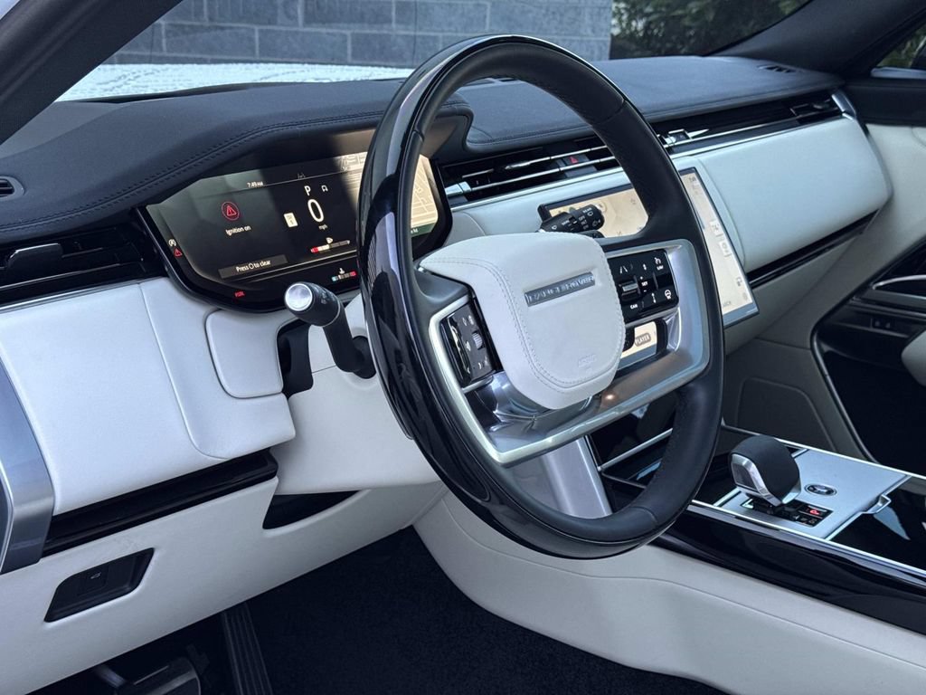 Certified 2025 Land Rover Range Rover SE AWD/4WD image 22