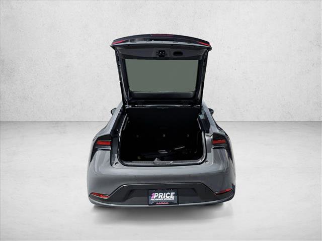 Used 2024 Toyota Prius LE FWD image 6