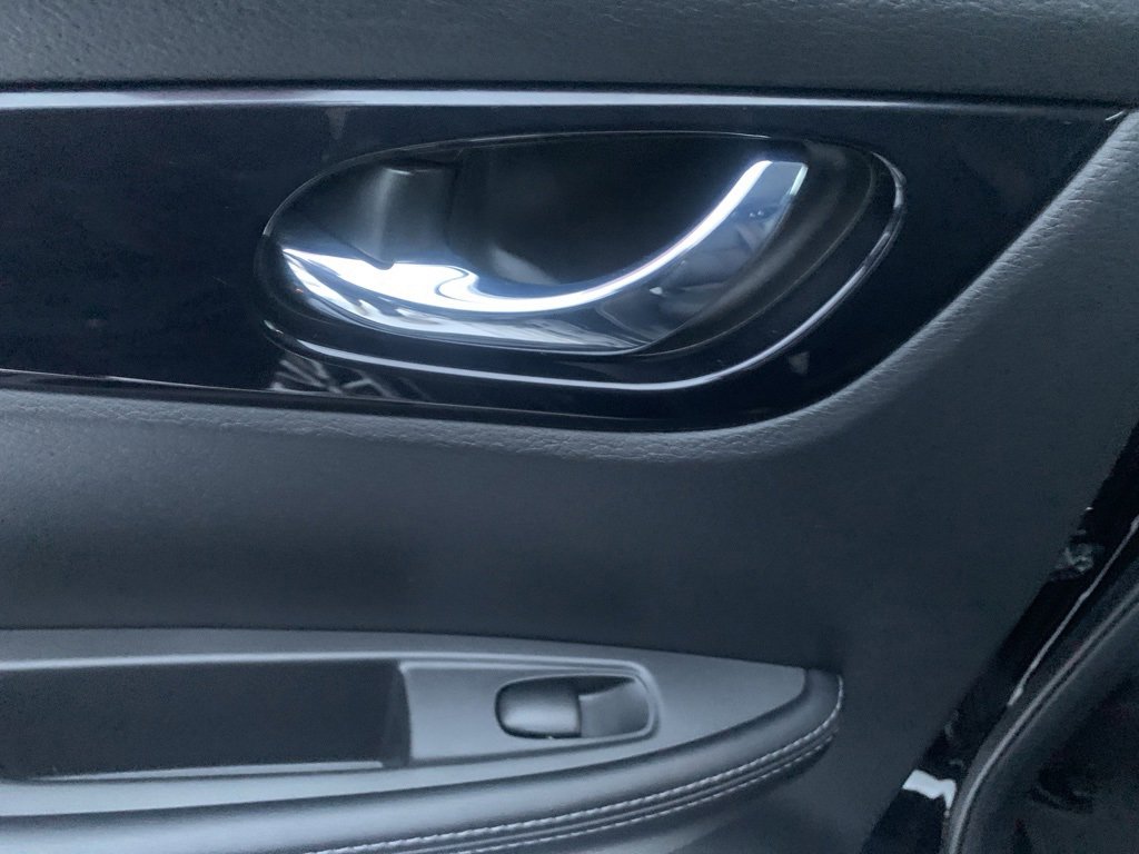 Used 2018 Nissan Rogue Sport SL w/ SL Premium Package image 23