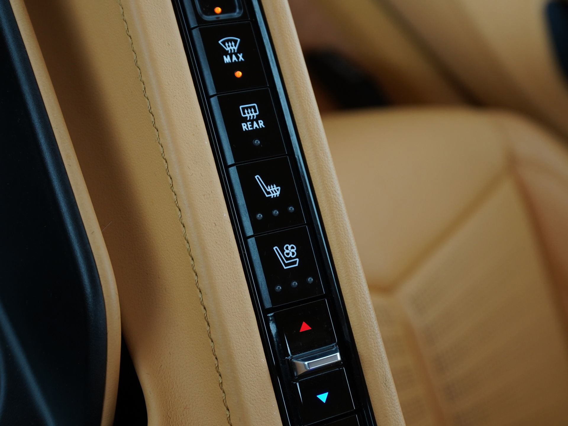 Used 2024 Chevrolet Corvette Stingray Premium Conv w/ 3LT image 24