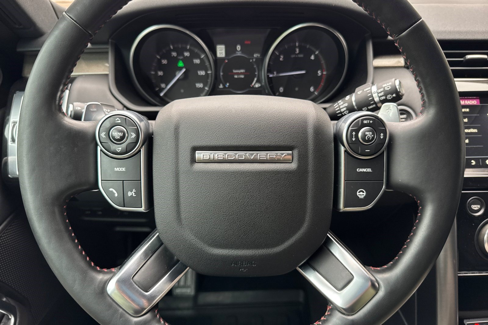 Used 2017 Land Rover Discovery HSE Luxury AWD/4WD image 11