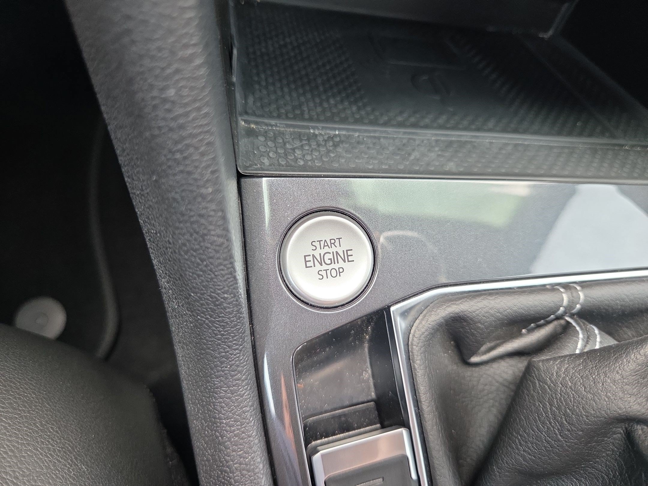 Used 2023 Volkswagen Tiguan SE R-Line FWD image 18