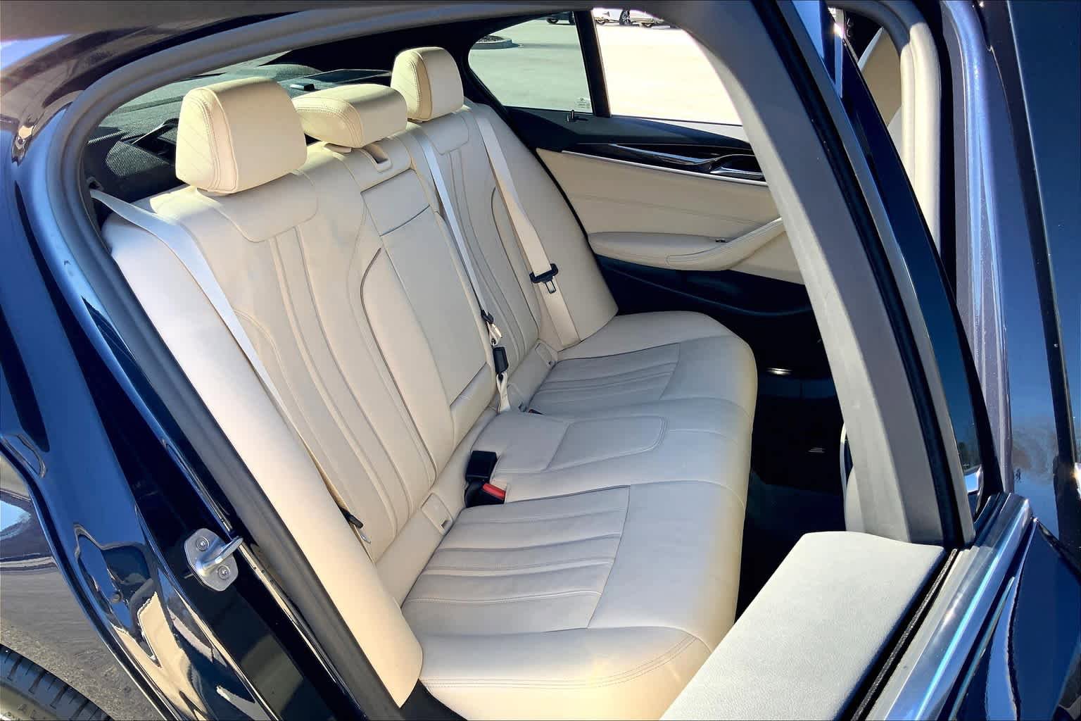 Used 2020 BMW 530i xDrive w/ Premium Package image 19