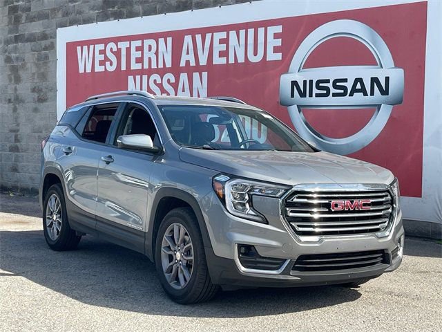 Used 2024 GMC Terrain SLT image 1