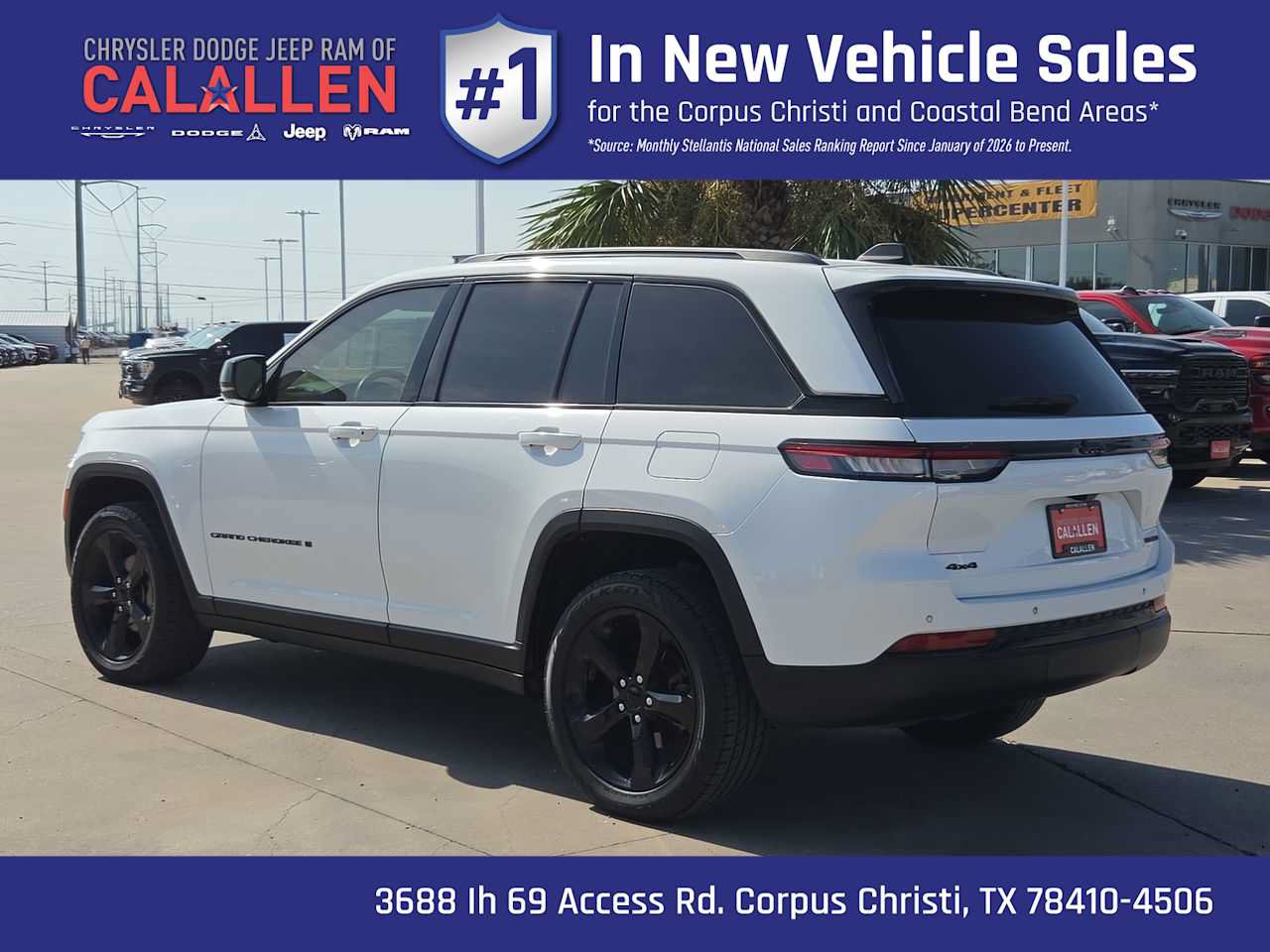 Used 2023 Jeep Grand Cherokee Limited w/ Black Appearance Package AWD/4WD image 12