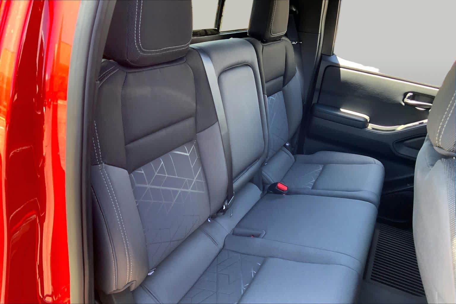 Used 2026 Nissan Frontier SV w/ All-Weather Content Package AWD/4WD image 19
