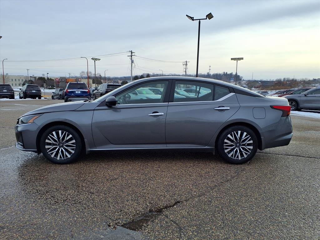 Used 2024 Nissan Altima 2.5 SV image 8