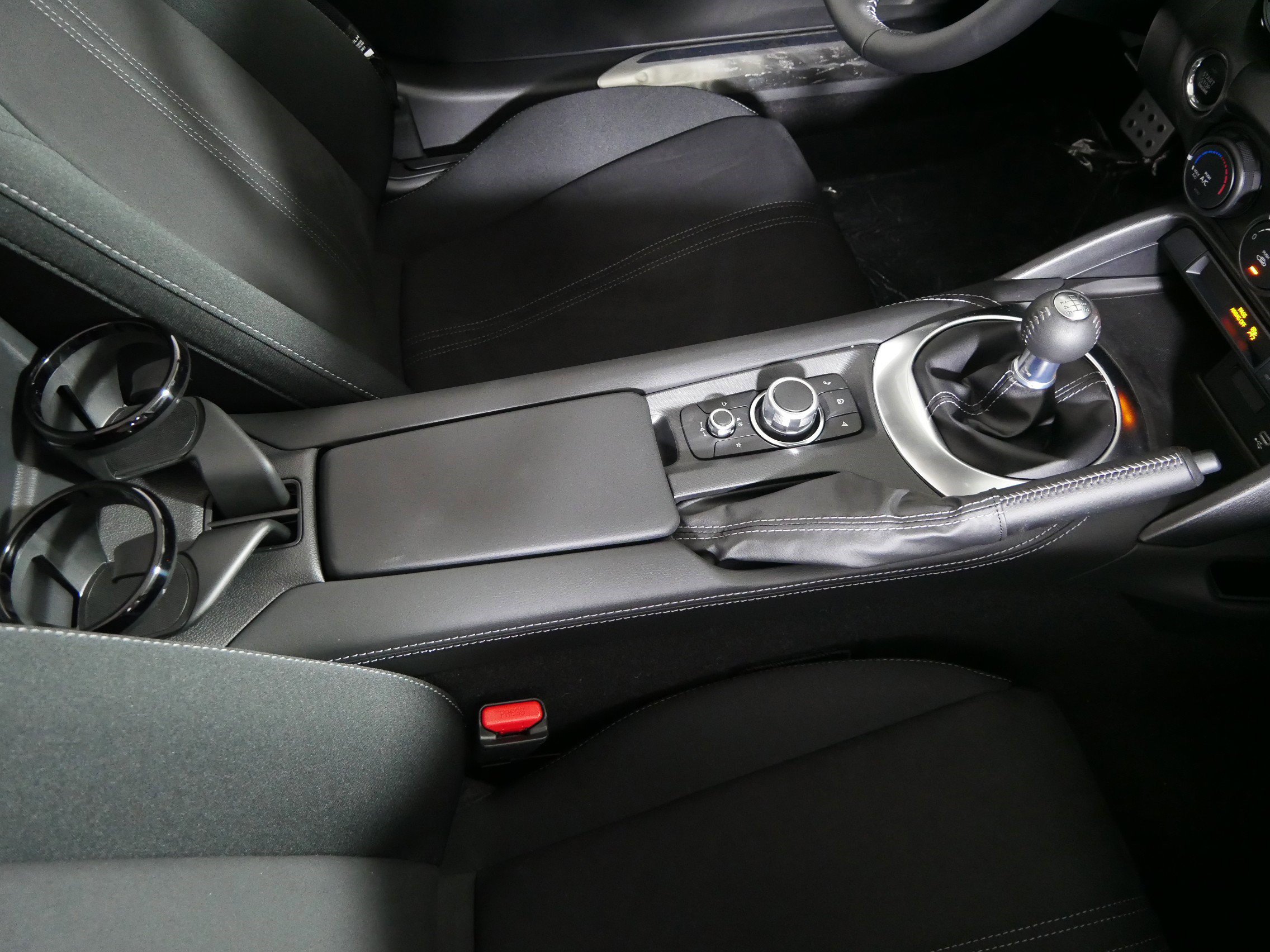 New 2026 MAZDA MX-5 Miata Club w/ Interior Package RWD image 7