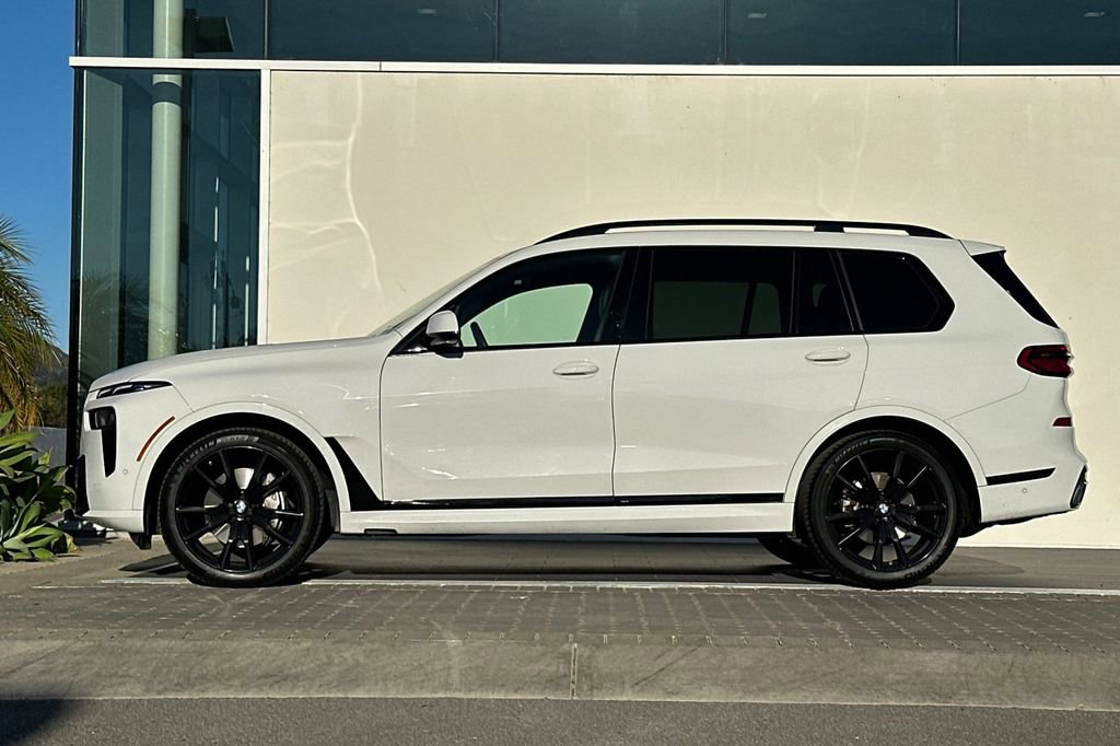Used 2023 BMW X7 xDrive40i w/ M Sport Package image 6