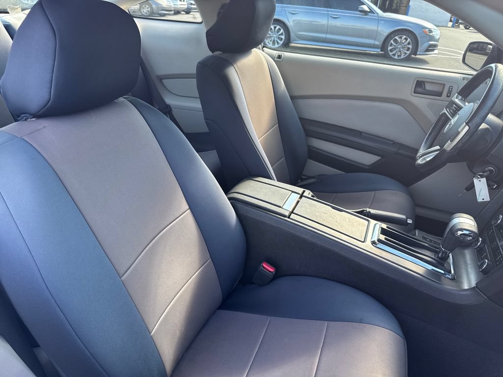 Used 2010 Ford Mustang Premium RWD image 34