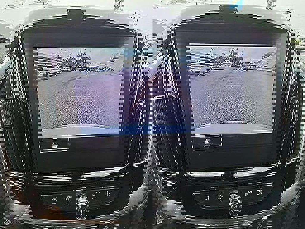 Used 2023 Chevrolet Traverse LT image 27