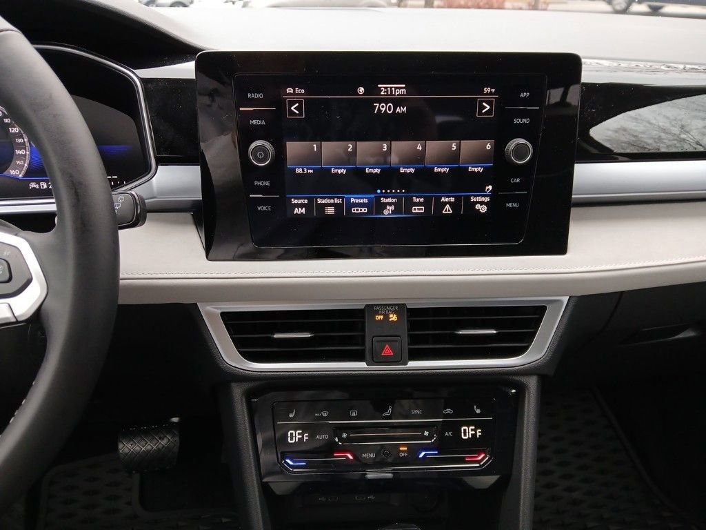 New 2025 Volkswagen Taos SE image 18