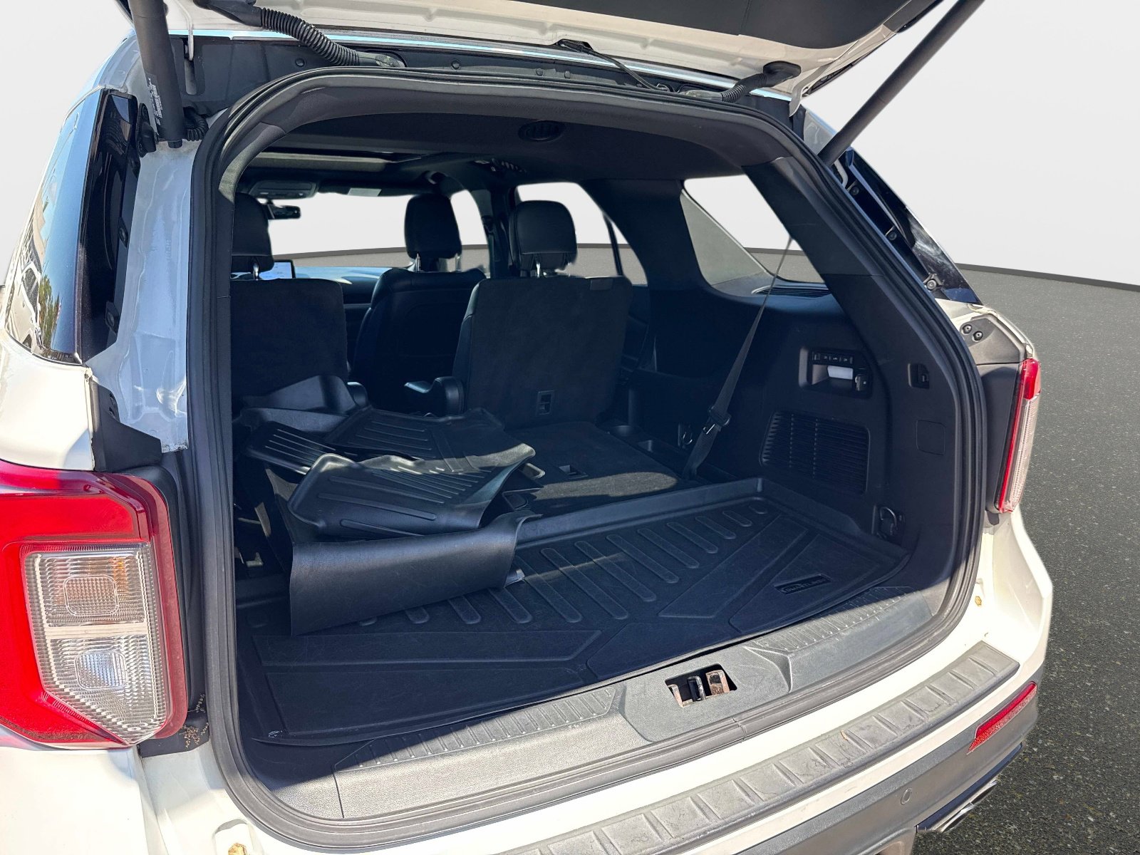 Used 2020 Ford Explorer ST w/ ST High-Performance Pack AWD/4WD image 9