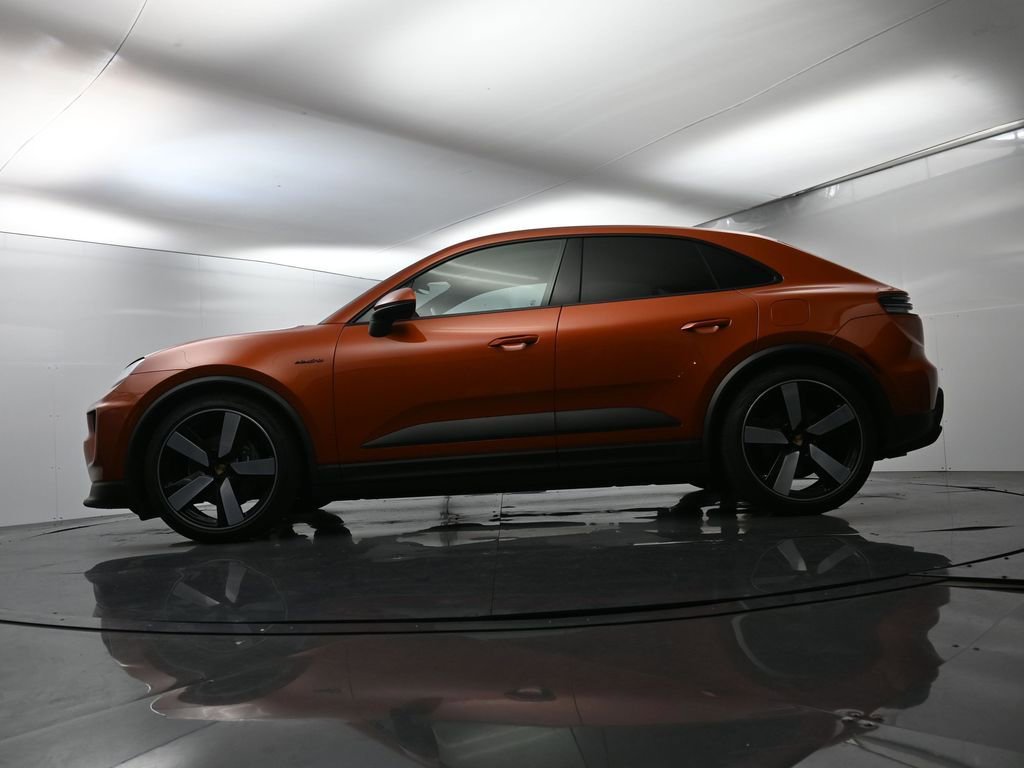 Certified 2025 Porsche Macan Electric image 46