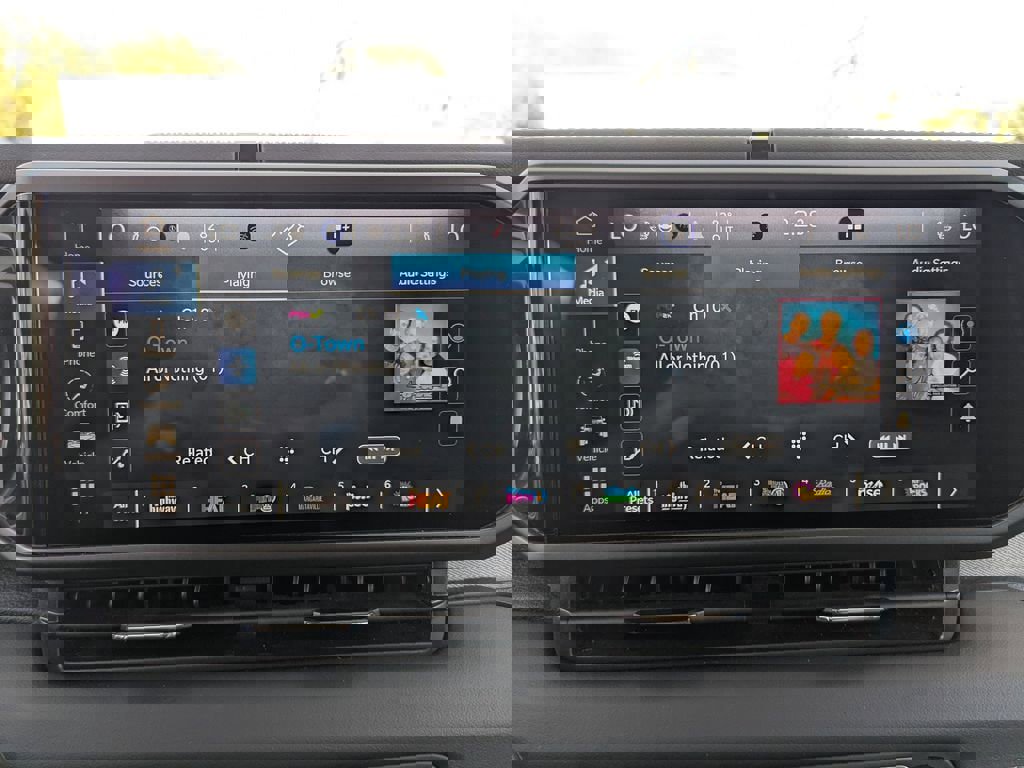 Used 2025 Jeep Wrangler Sahara image 18