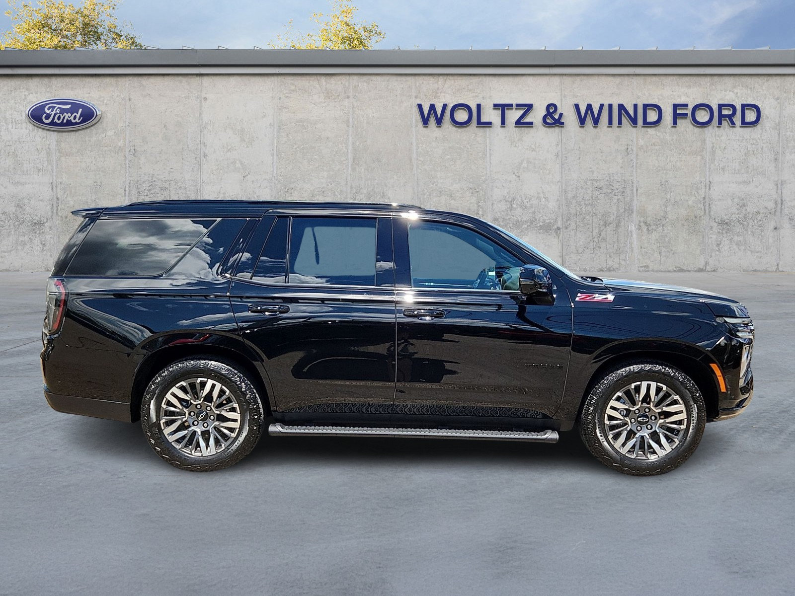 Used 2025 Chevrolet Tahoe Z71 w/ Z71 Off-Road Package AWD/4WD image 7