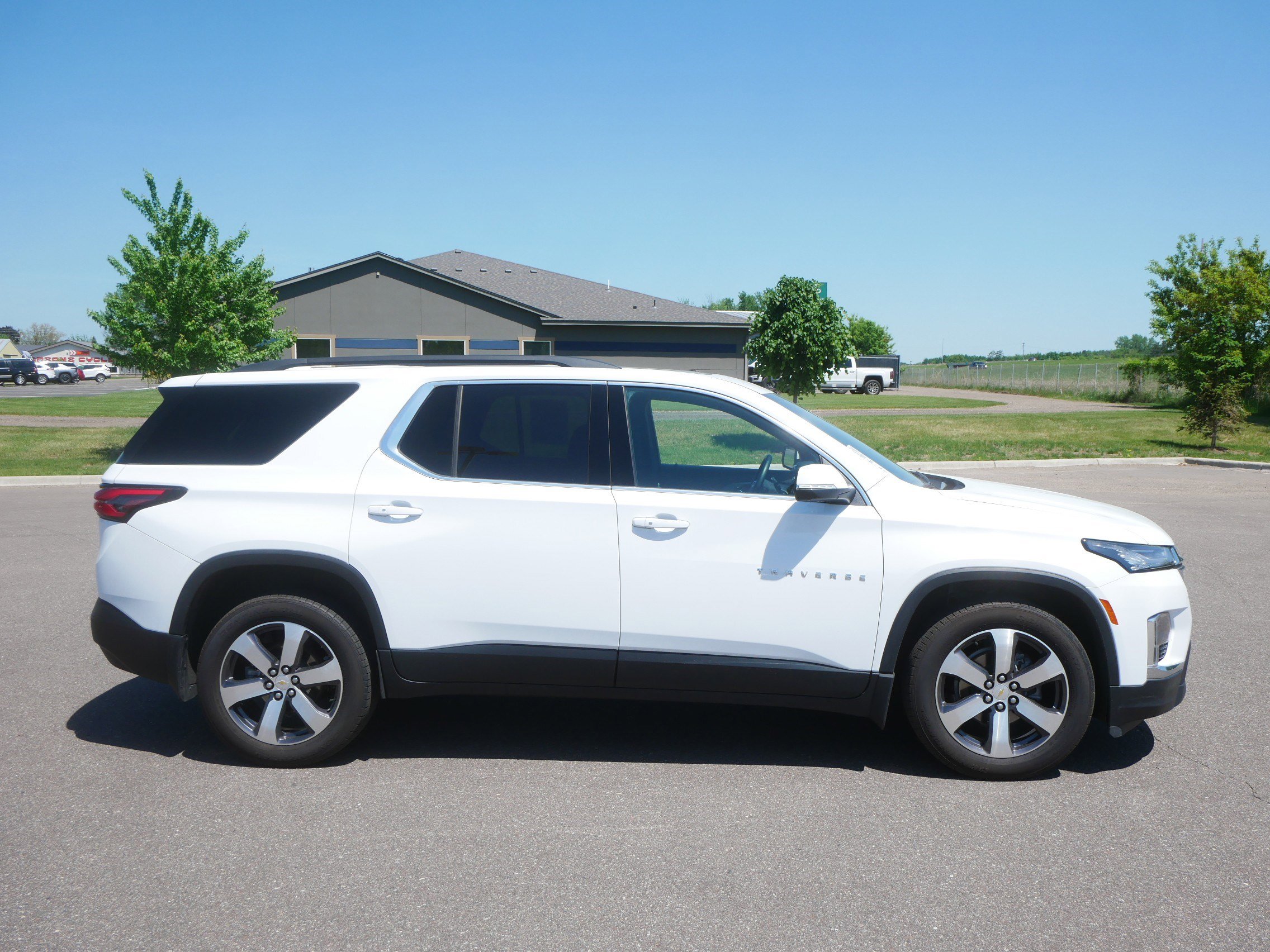 Used 2023 Chevrolet Traverse LT w/ LT Premium Package AWD/4WD image 8