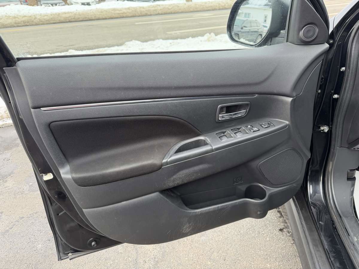 Used 2021 Mitsubishi Outlander Sport ES image 11