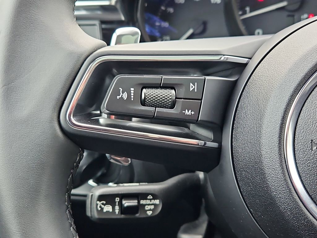 Certified 2025 Porsche Macan image 29