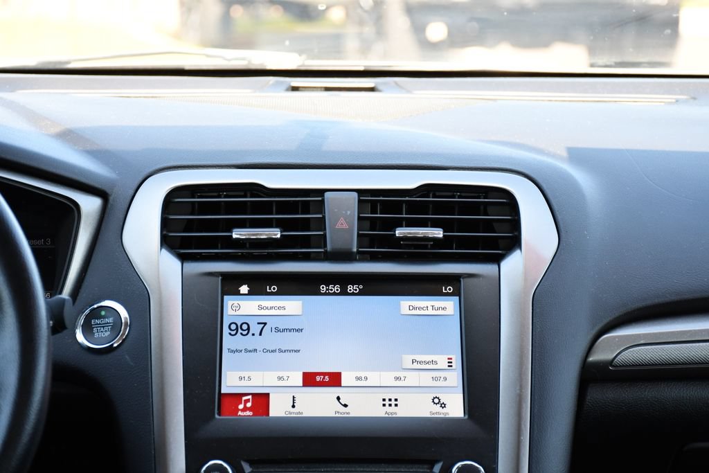 Used 2018 Ford Fusion SE w/ Fusion SE Technology Package FWD image 21