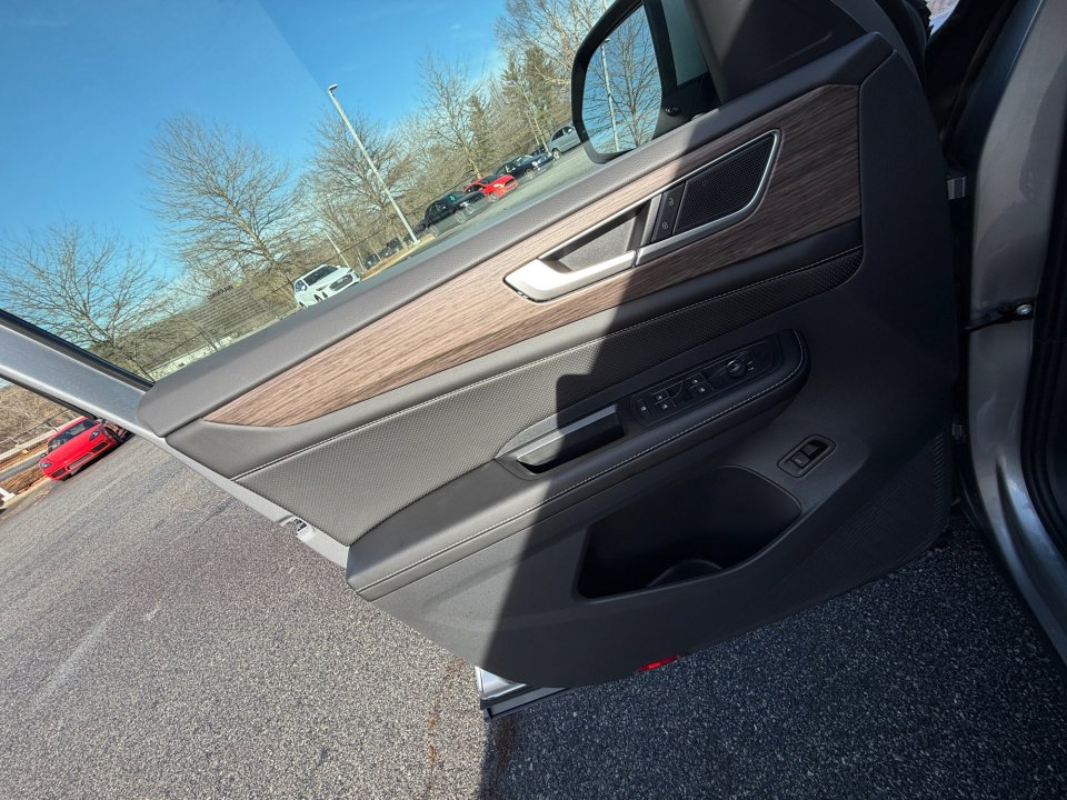 New 2026 Volkswagen Atlas SEL image 32