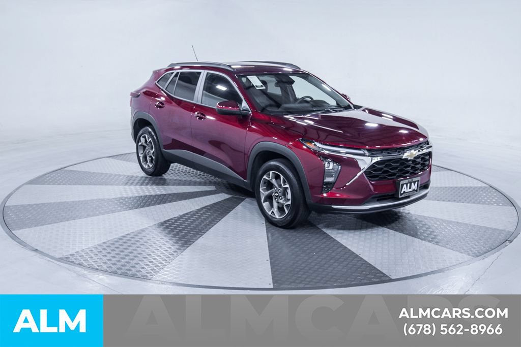 Used 2025 Chevrolet Trax LT FWD image 14