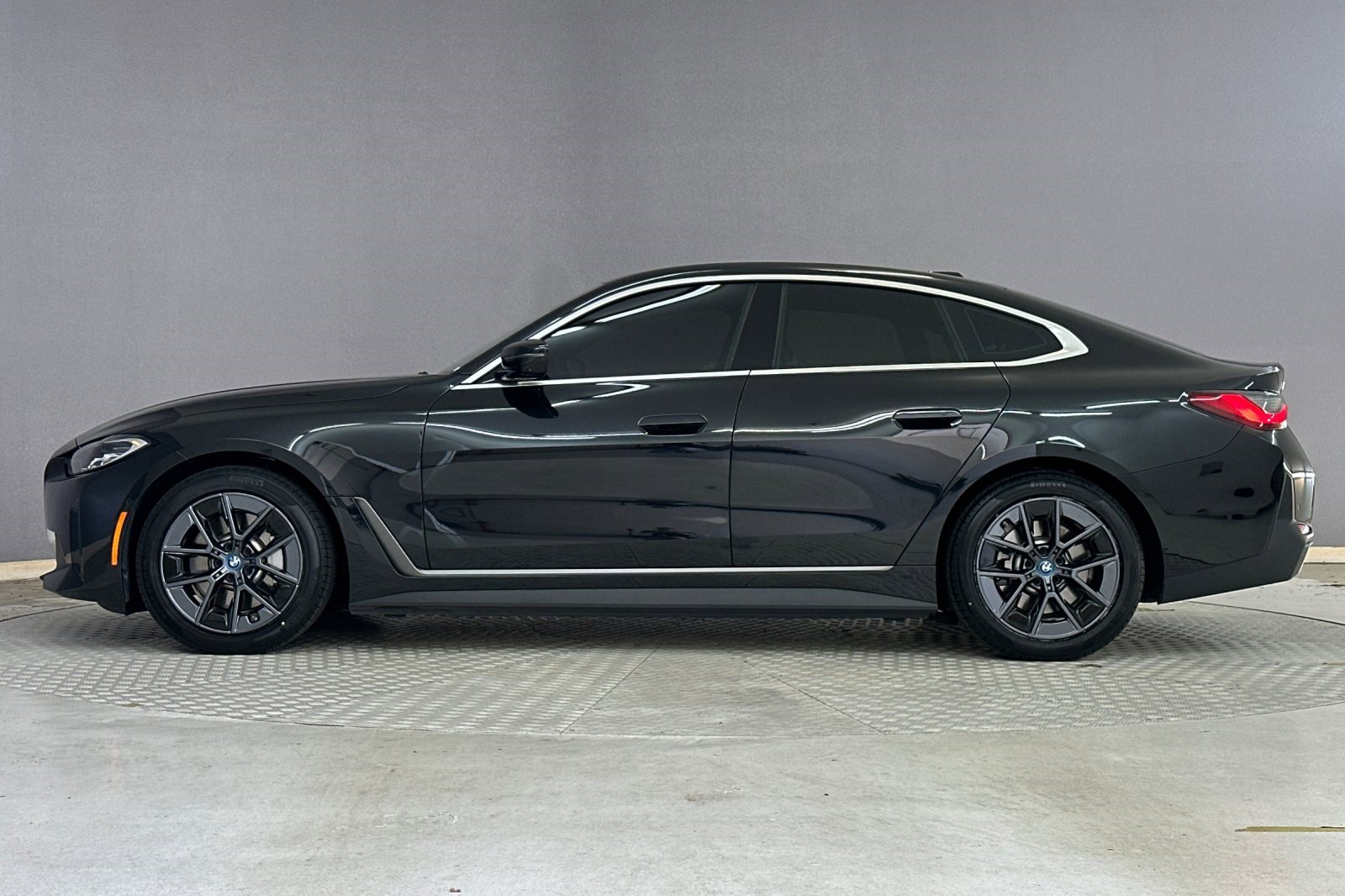 Certified 2024 BMW i4 eDrive35 w/ Premium Package image 2