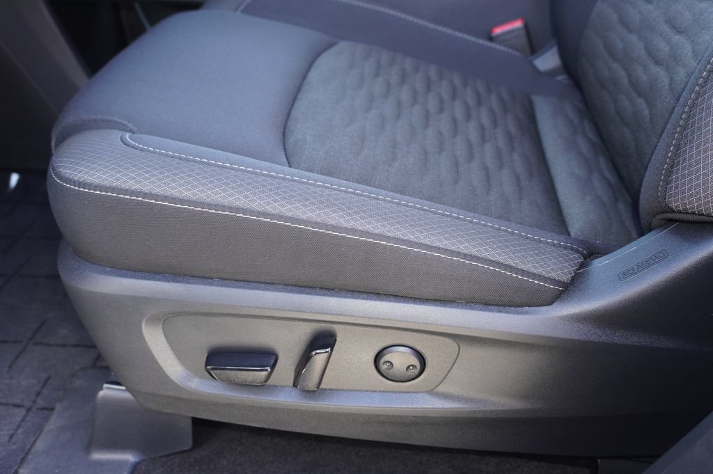 Used 2025 Nissan Pathfinder SV FWD image 16