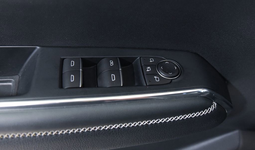 Used 2024 GMC Acadia Denali image 16