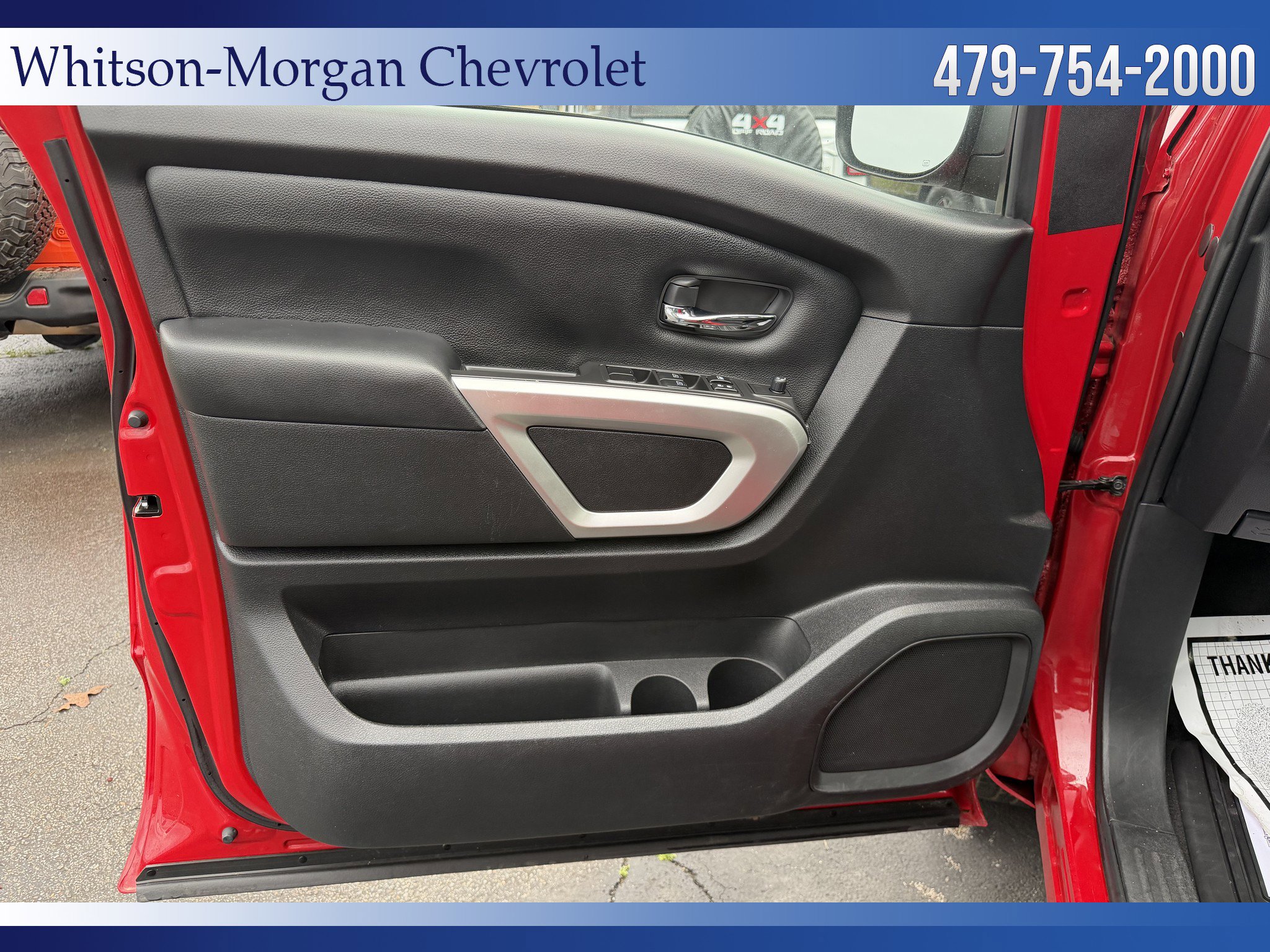 Used 2022 Nissan Titan SV image 11