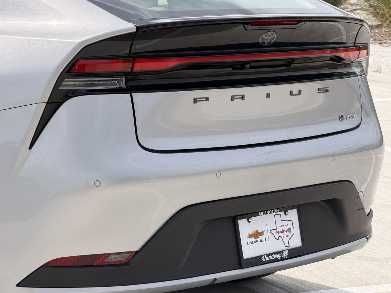 Used 2025 Toyota Prius LE FWD image 6