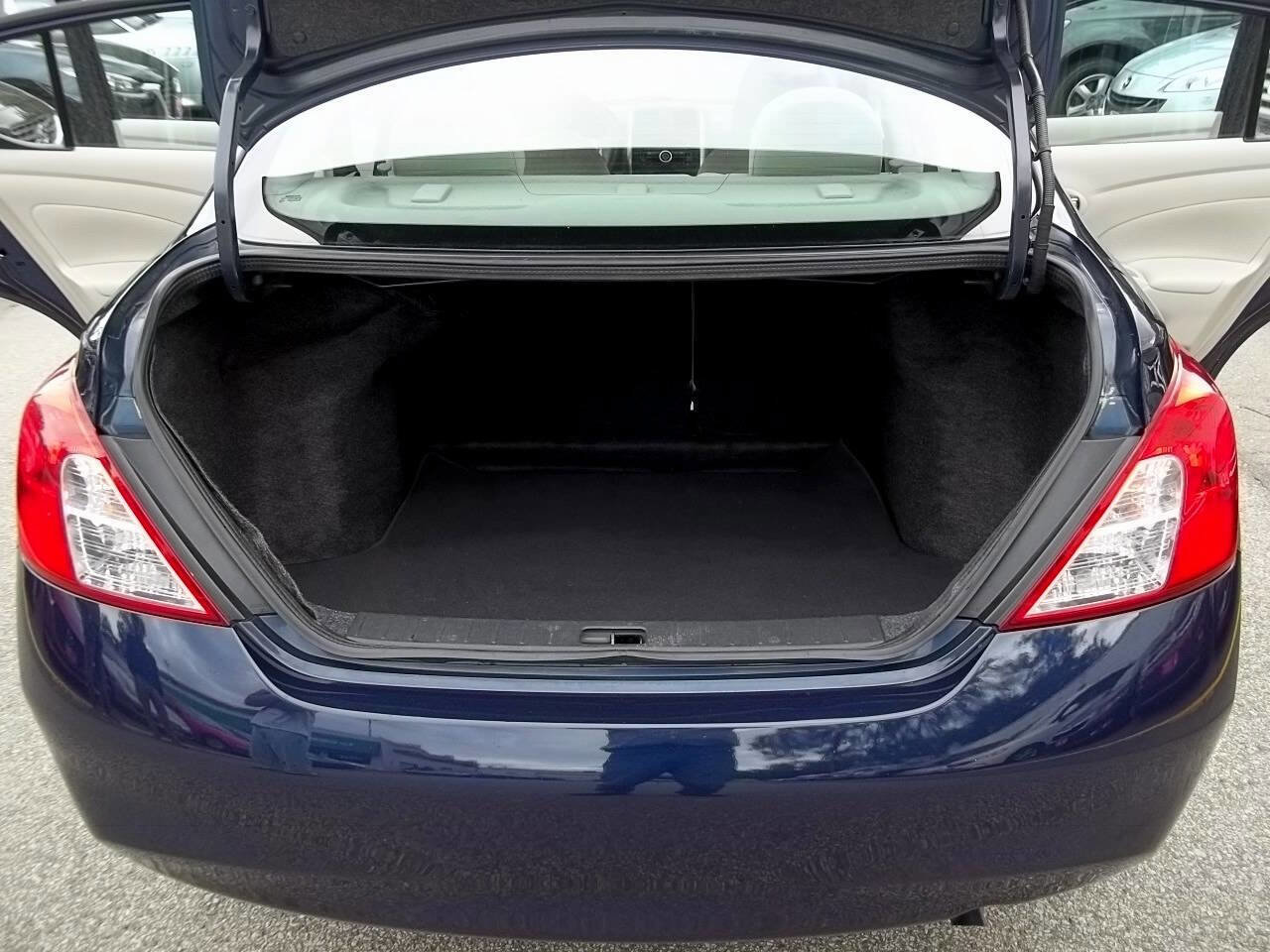 Used 2013 Nissan Versa SV w/ Convenience Pkg image 25