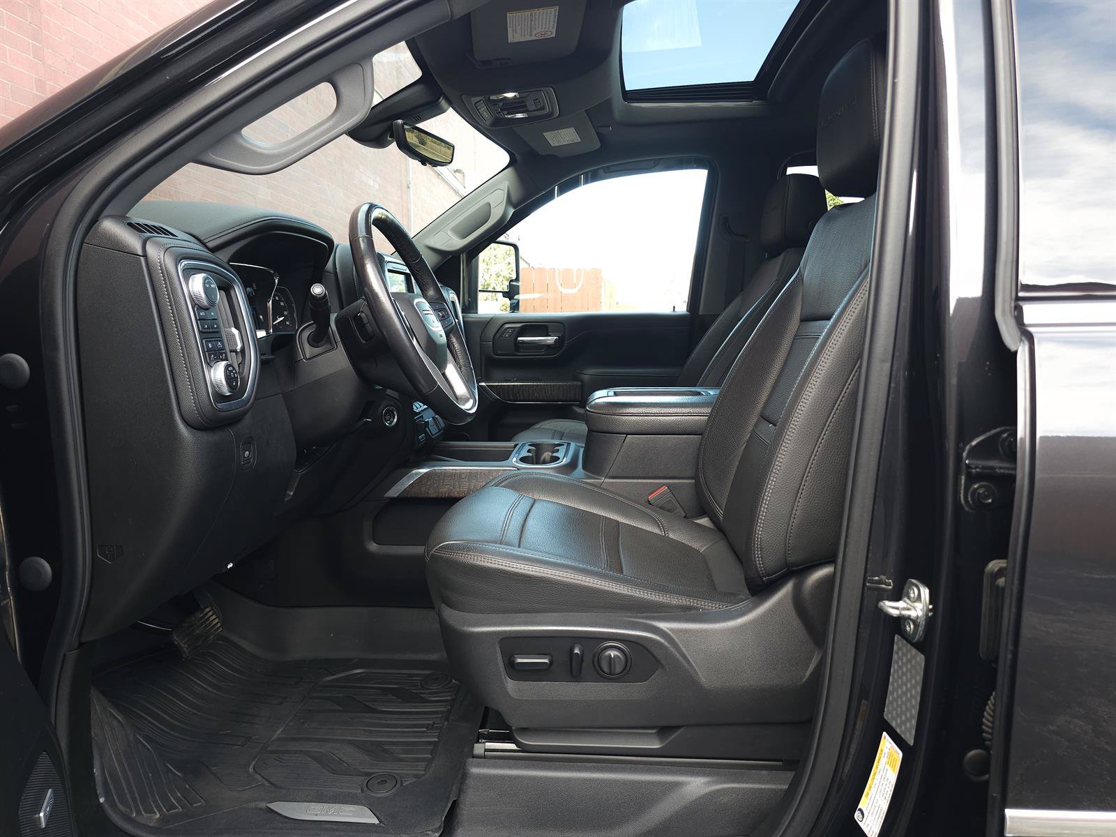 Used 2020 GMC Sierra 2500 Denali w/ Denali Ultimate Package AWD/4WD image 4