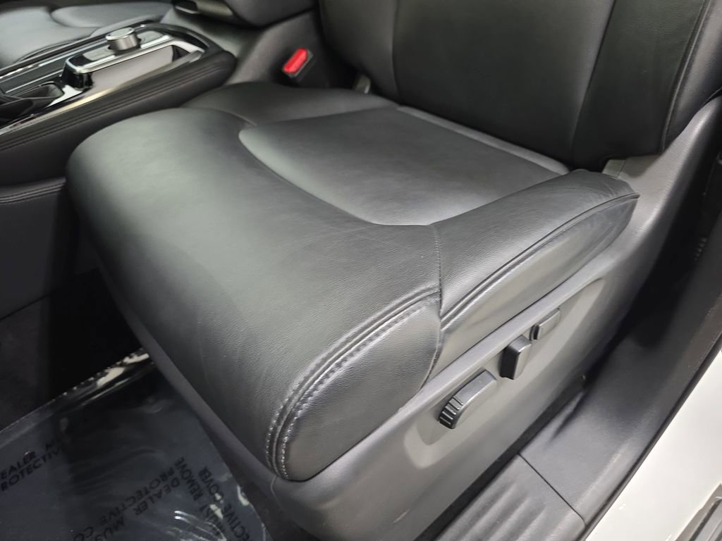 Used 2024 Nissan Armada SV AWD/4WD image 28