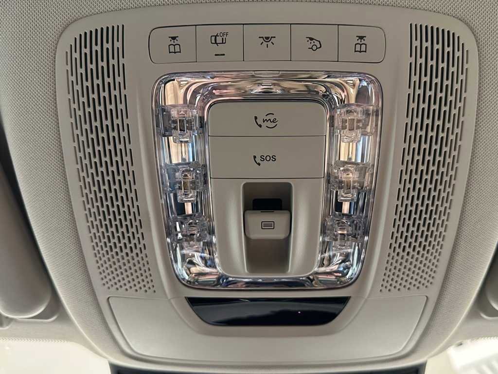 Used 2025 Mercedes-Benz GLS 580 4MATIC image 40