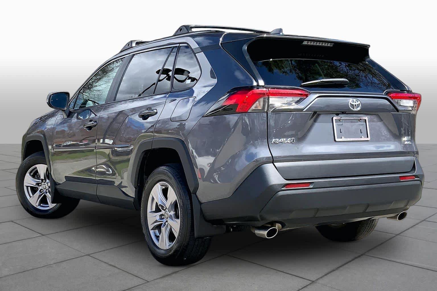 Used 2022 Toyota RAV4 XLE w/ Convenience Package AWD/4WD image 12
