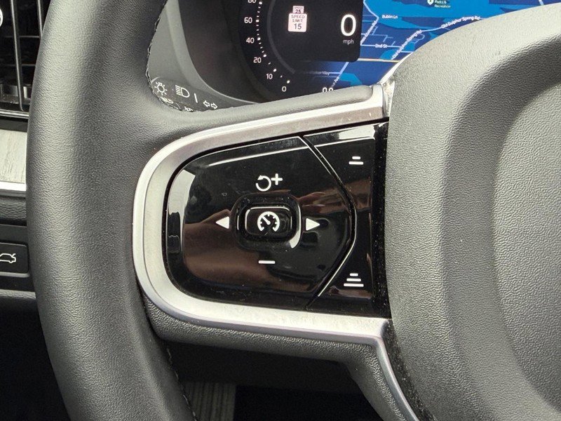 Certified 2025 Volvo XC60 B5 Plus AWD/4WD image 18