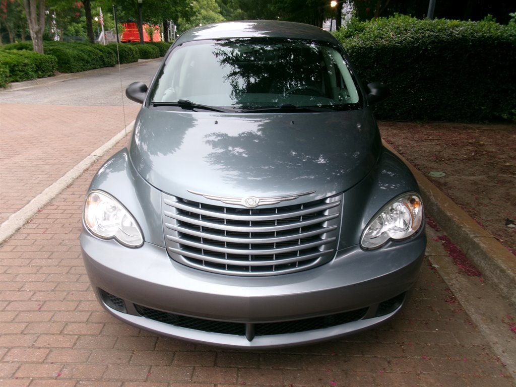 Used 2009 Chrysler PT Cruiser FWD image 2