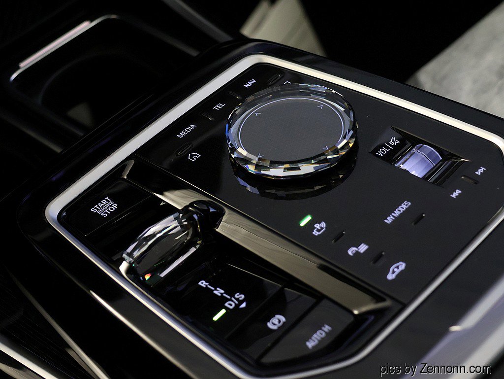 New 2026 BMW 740i xDrive w/ Premium Package AWD/4WD image 27
