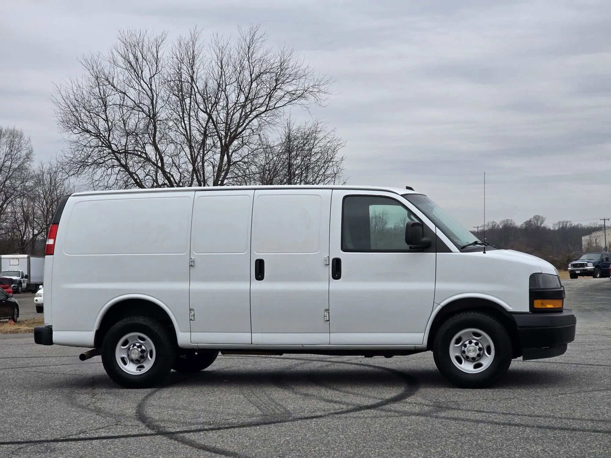 Used 2020 Chevrolet Express 2500 w/ Driver Convenience Package image 30