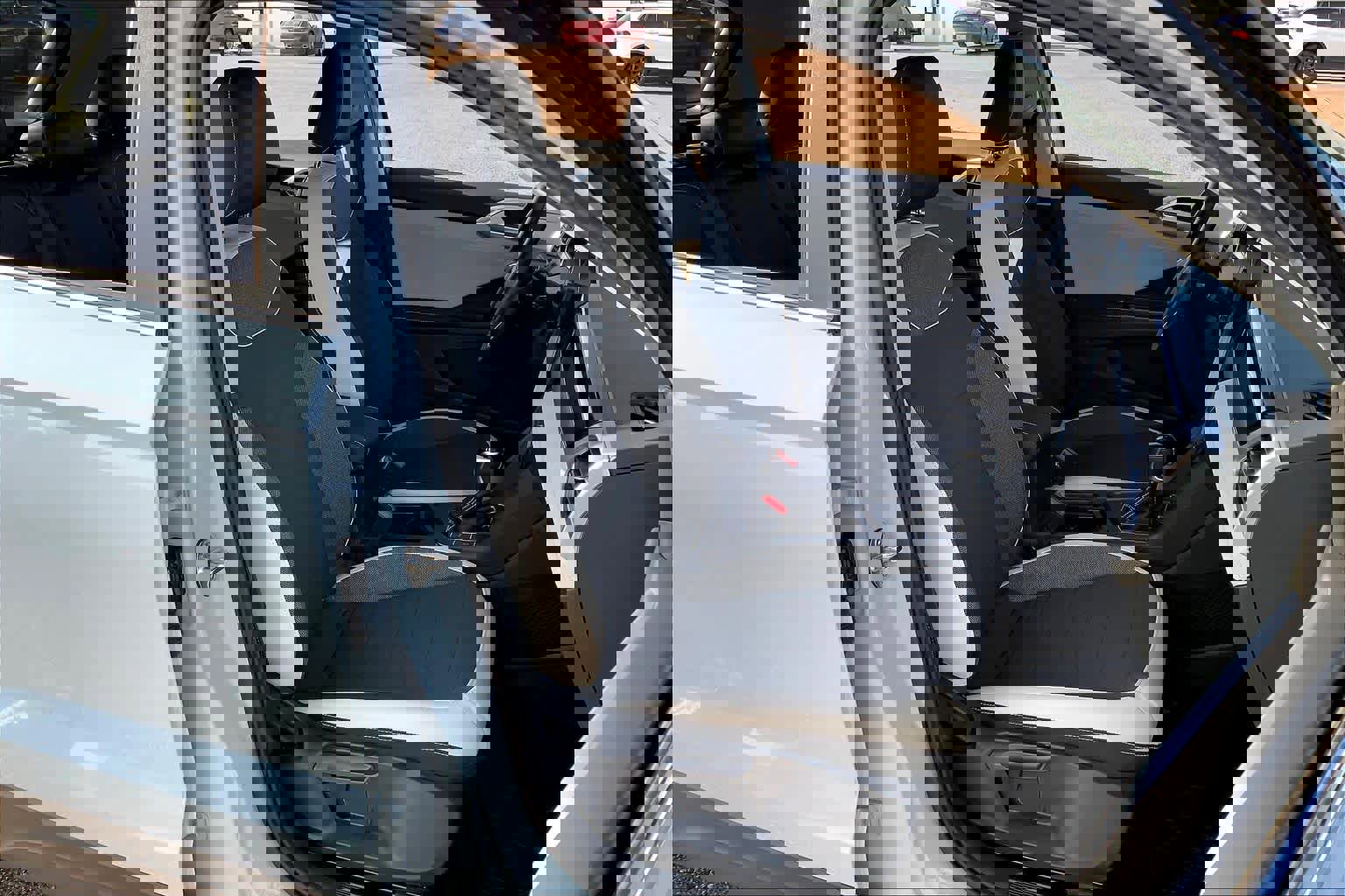 Used 2025 Volkswagen Taos SE FWD image 9