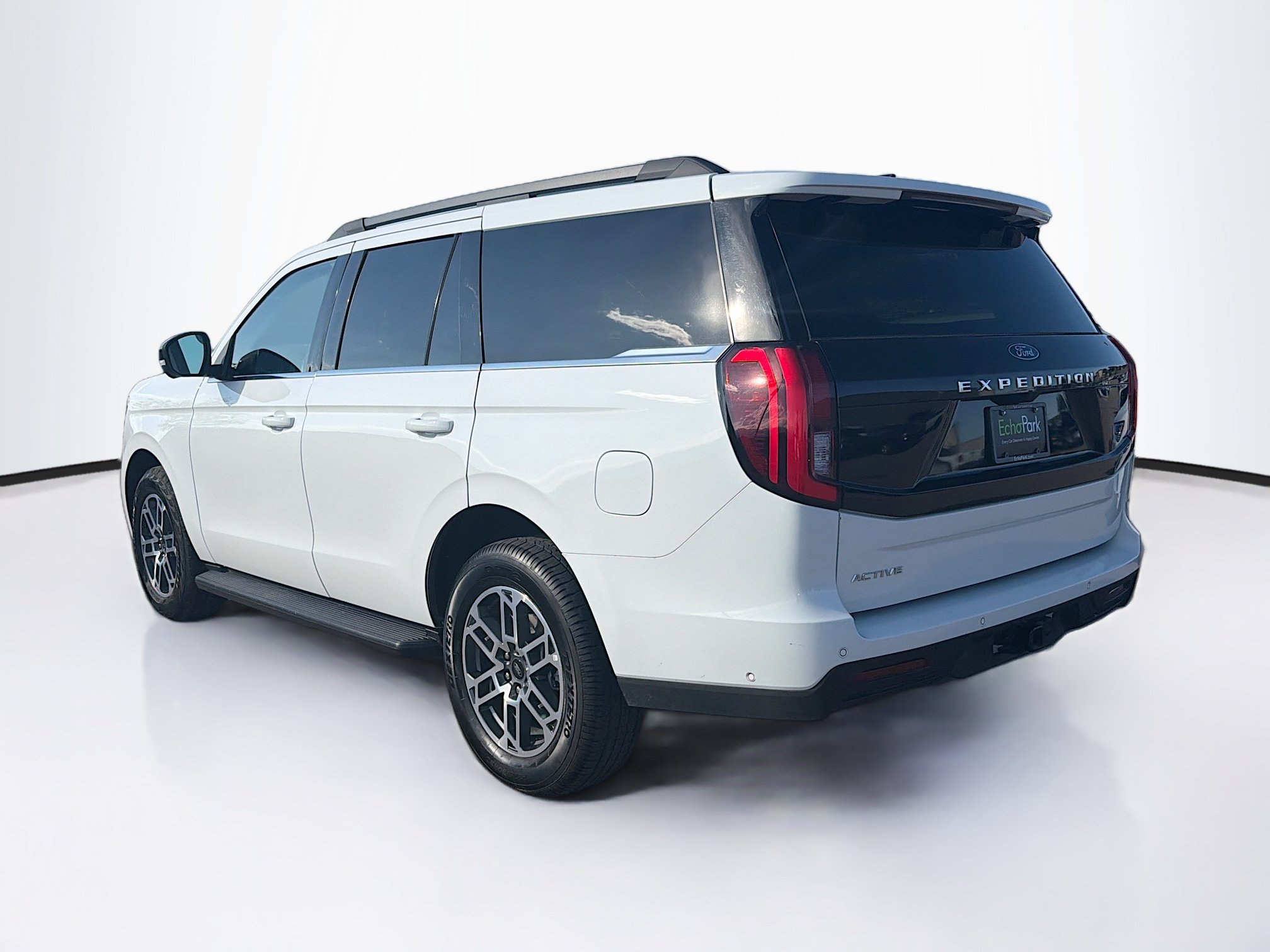 Used 2025 Ford Expedition Active AWD/4WD image 5