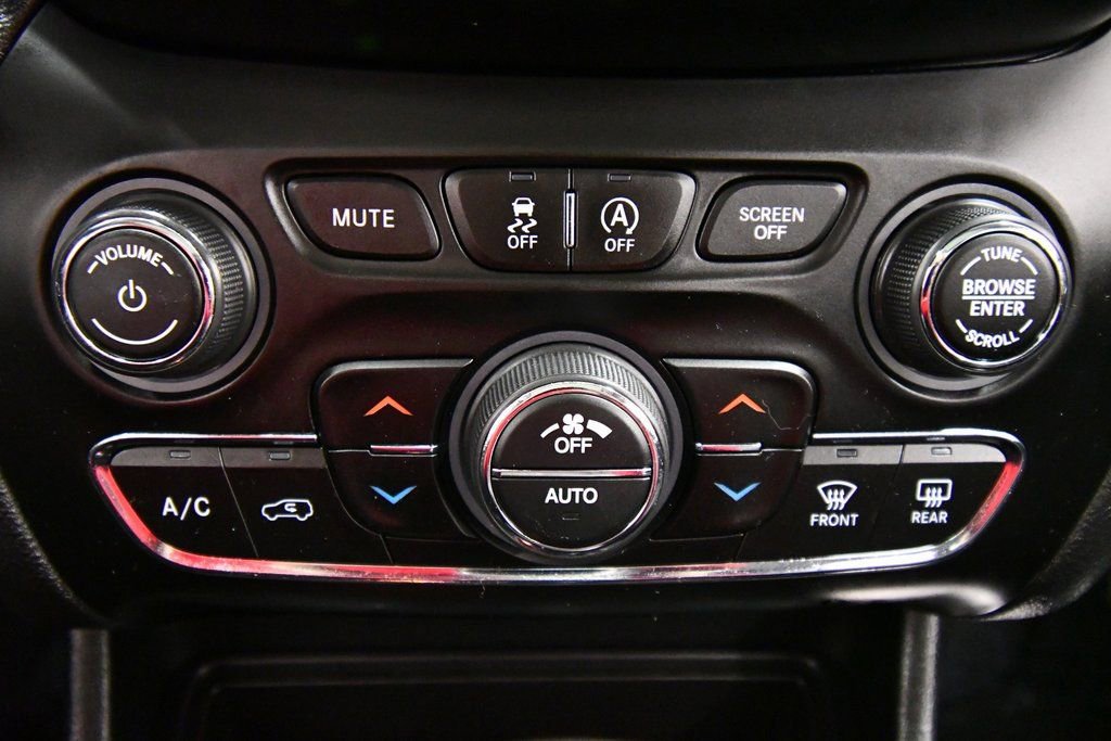 Used 2022 Jeep Cherokee Limited w/ Mopar Interior Package image 25