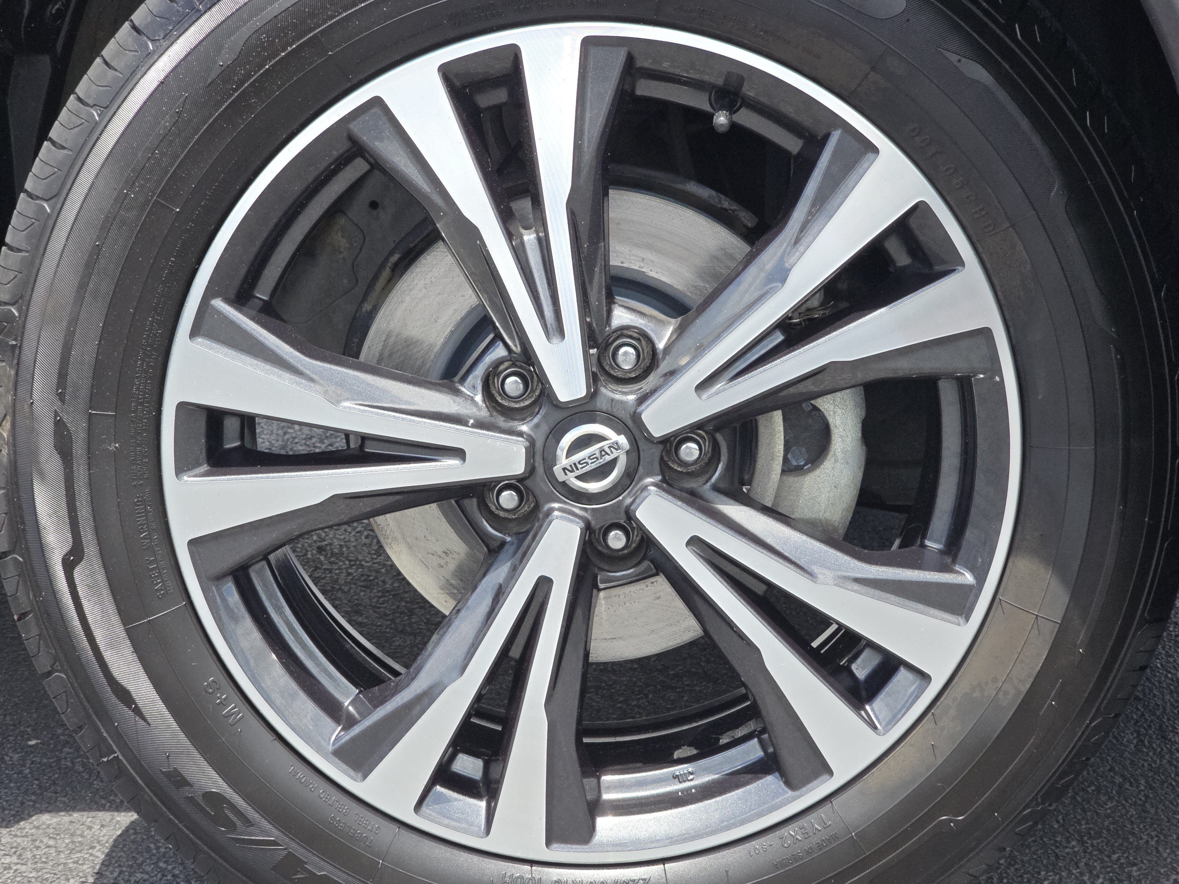 Used 2020 Nissan Rogue SV w/ Sun & Sound Touring Package AWD/4WD image 17