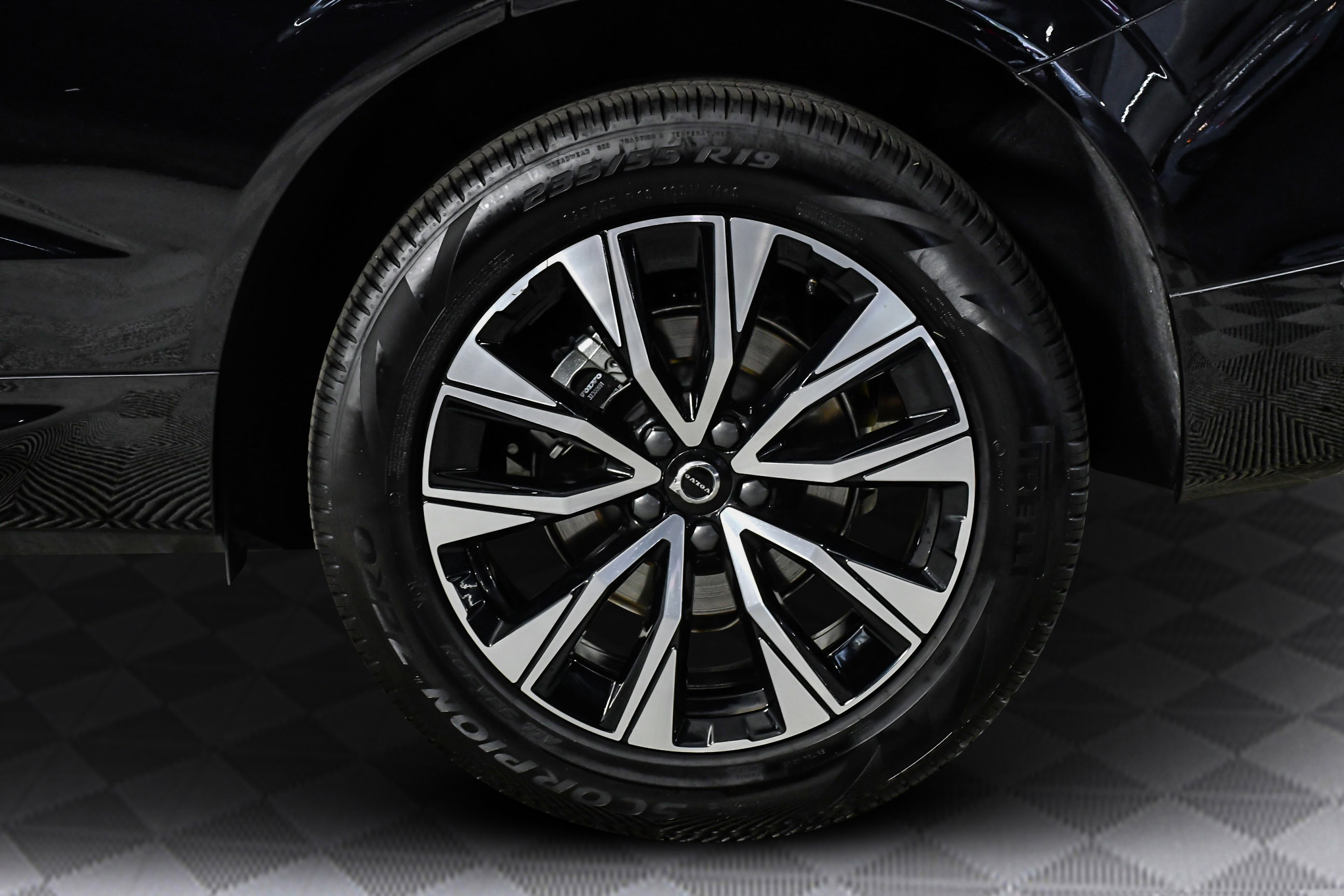 Used 2025 Volvo XC60 B5 Plus image 30
