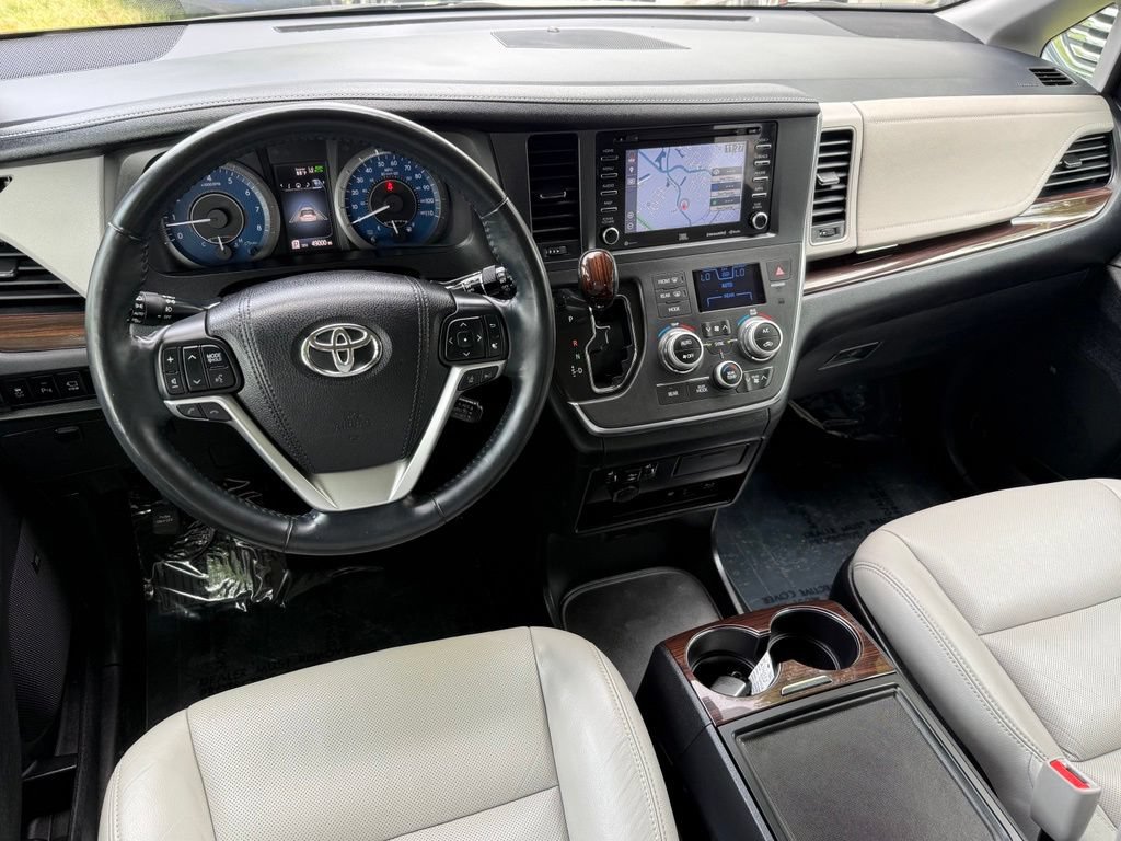 Used 2018 Toyota Sienna Limited Premium FWD image 30