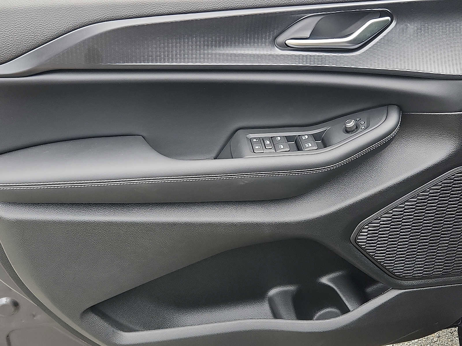 New 2025 Jeep Grand Cherokee Laredo image 8