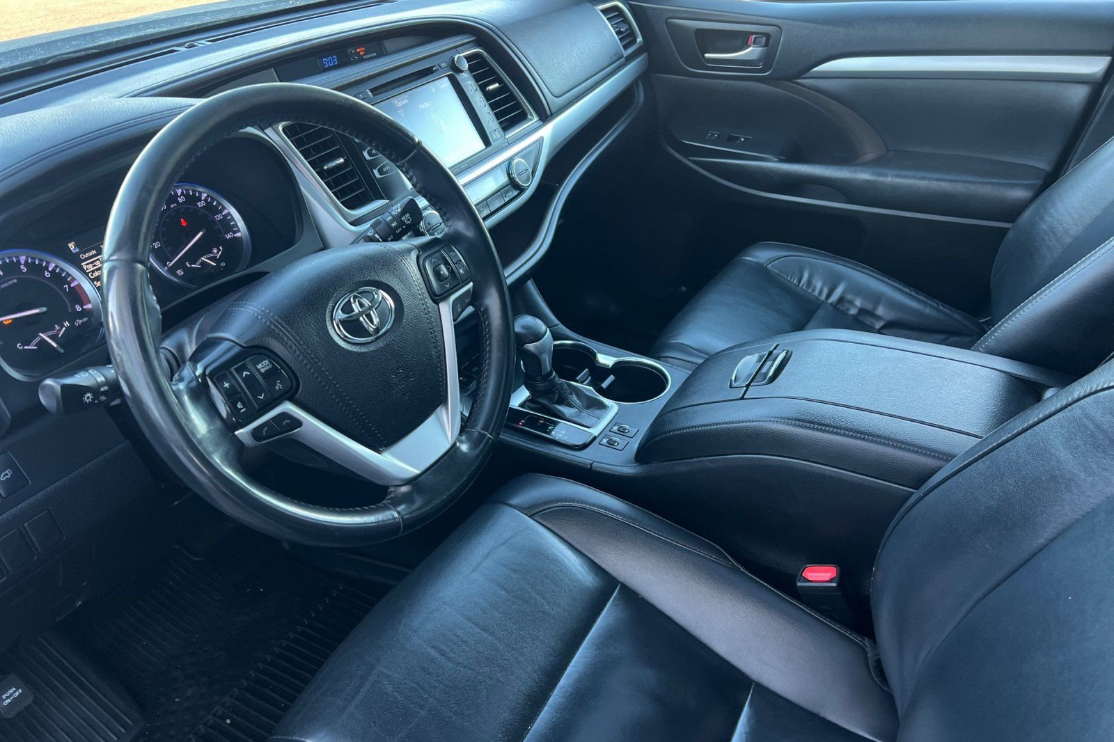 Used 2019 Toyota Highlander XLE AWD/4WD image 11